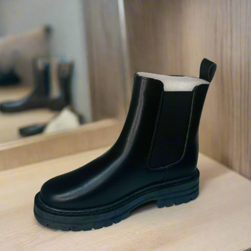 black boots, chunky fashion boot, chunky boot, spring fashion, autumn fashion, 