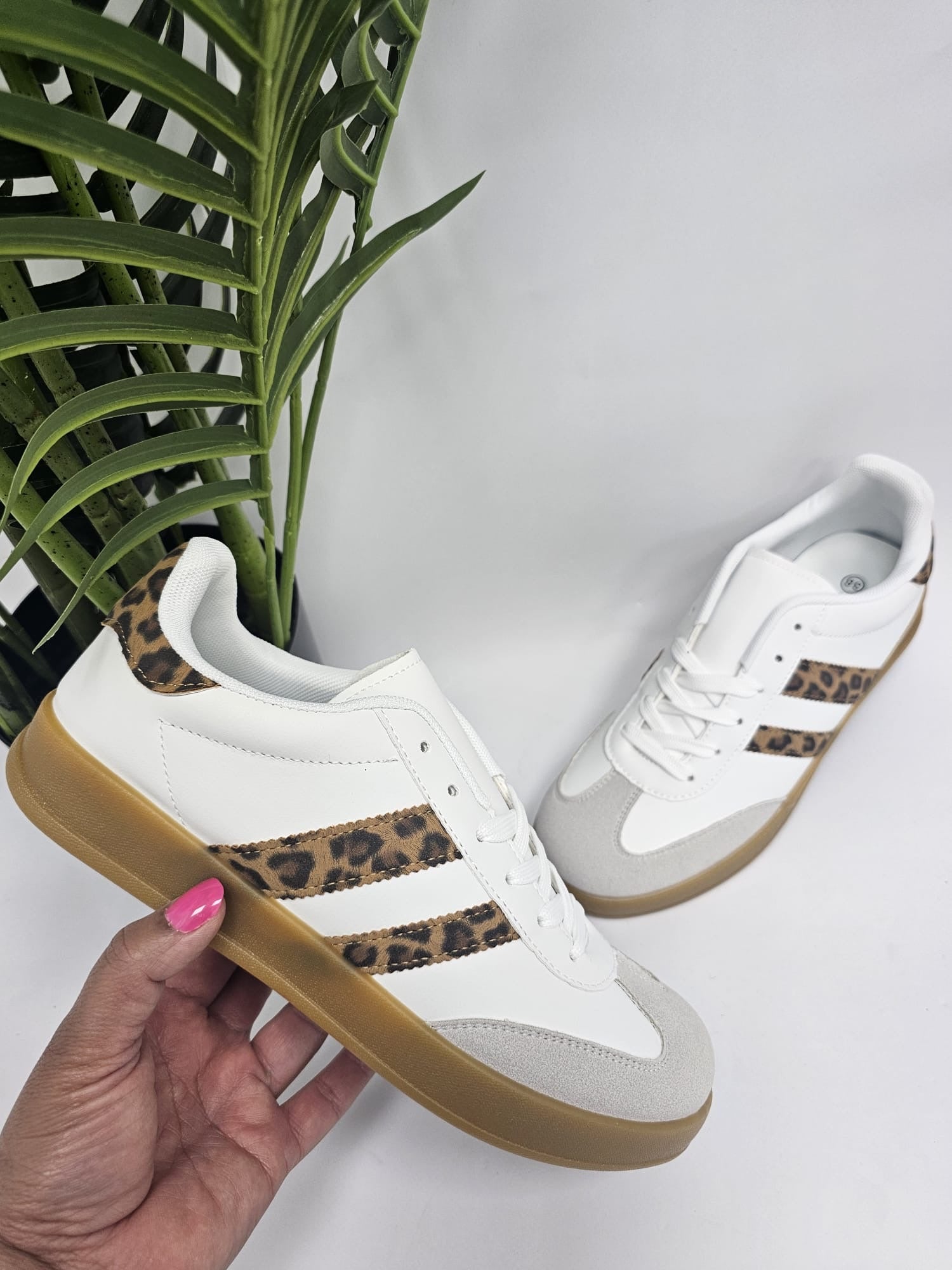 Zola smart casual trainer