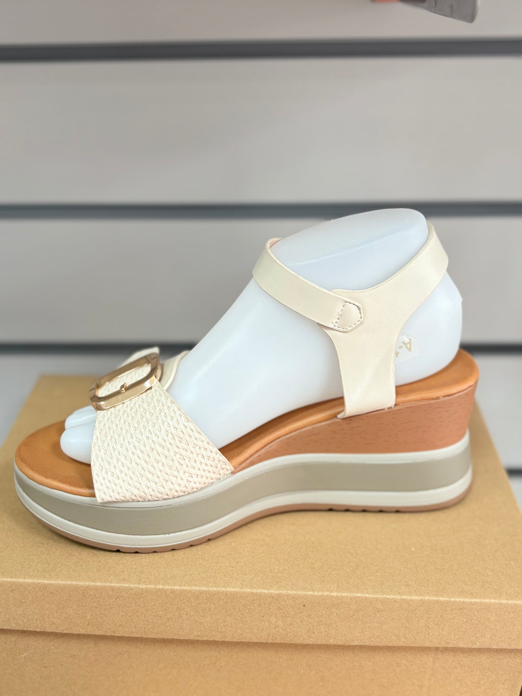 Beige wedge buckle sandal
