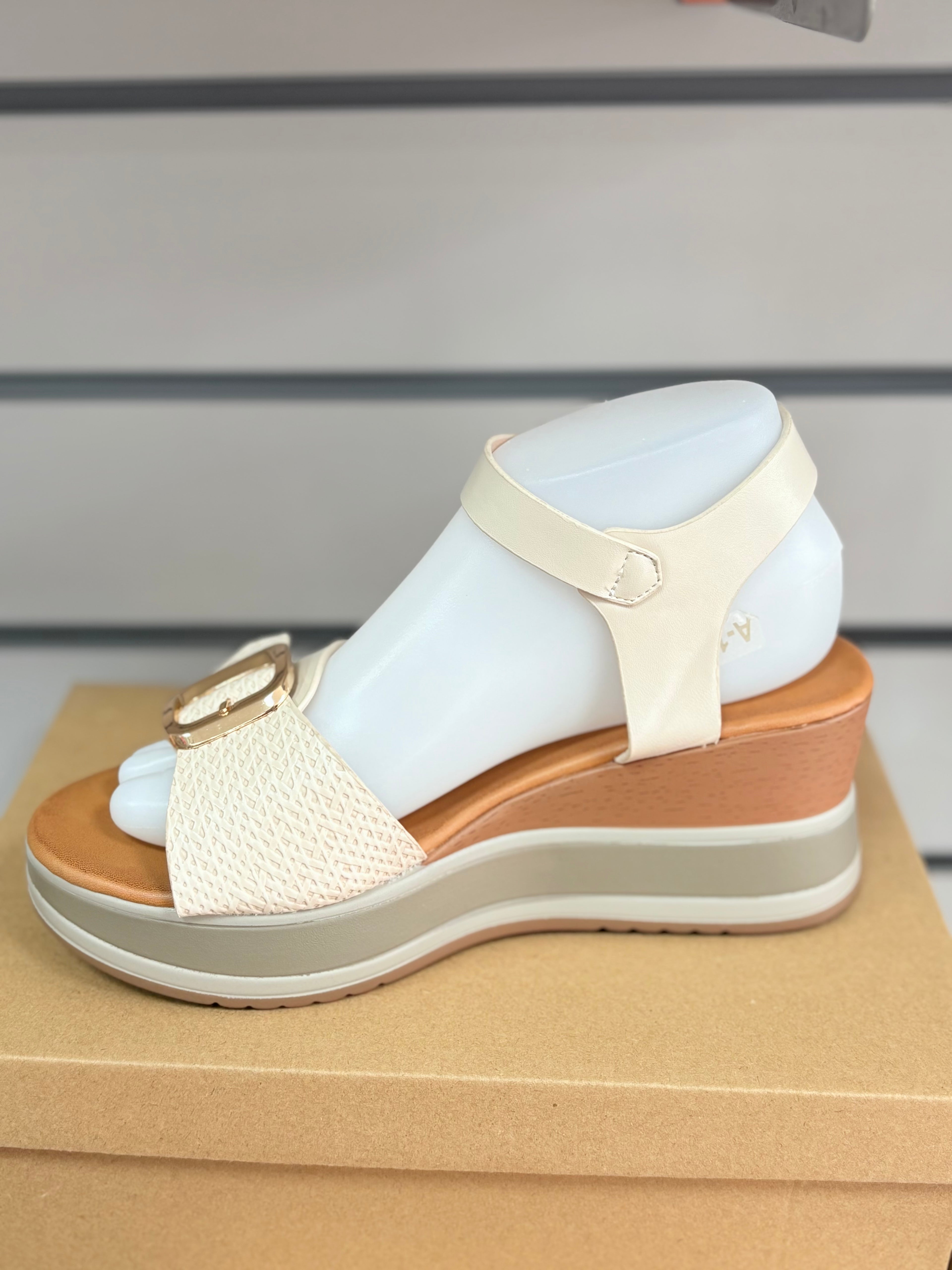 Beige wedge buckle sandal