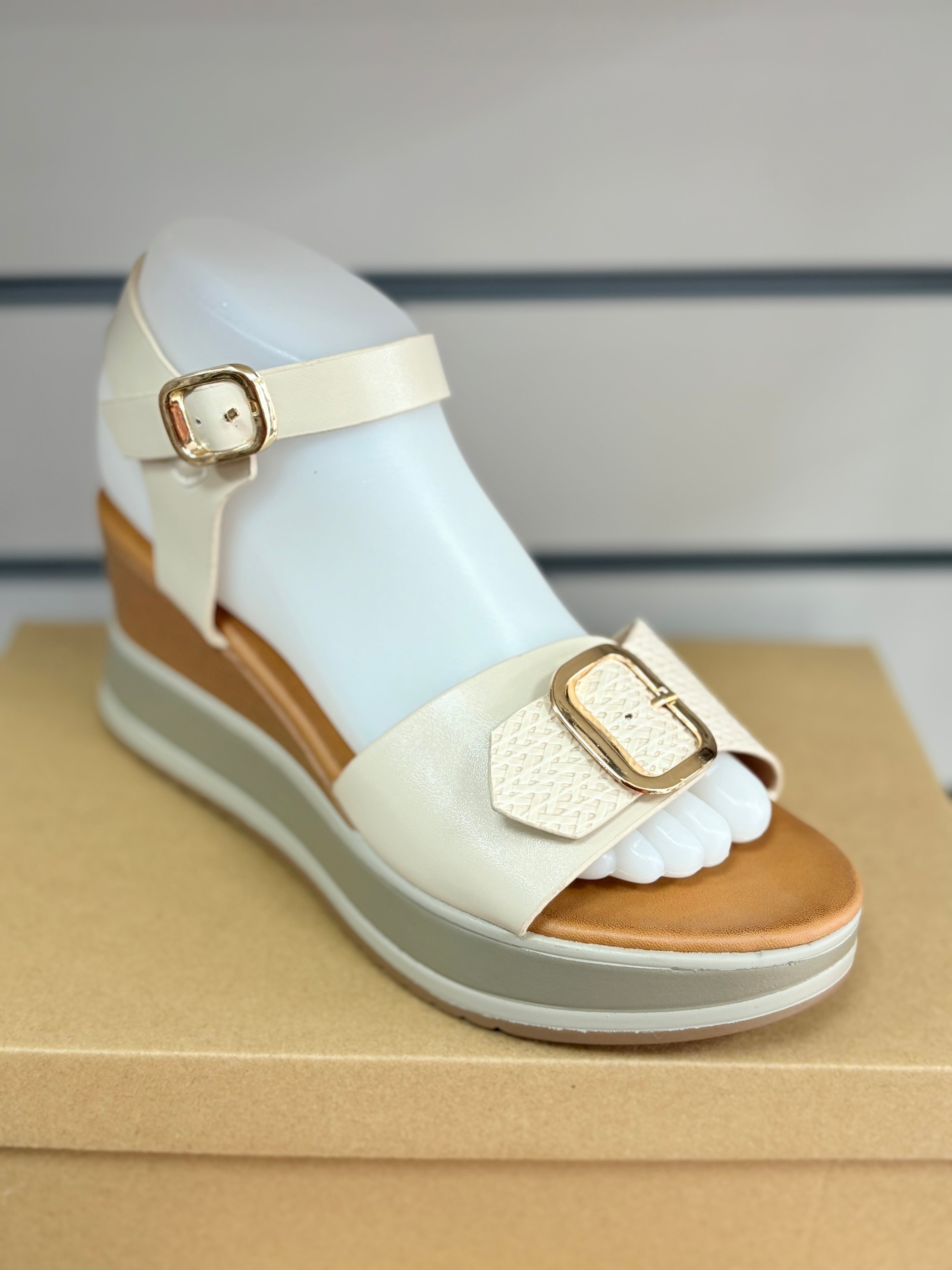 Beige wedge buckle sandal