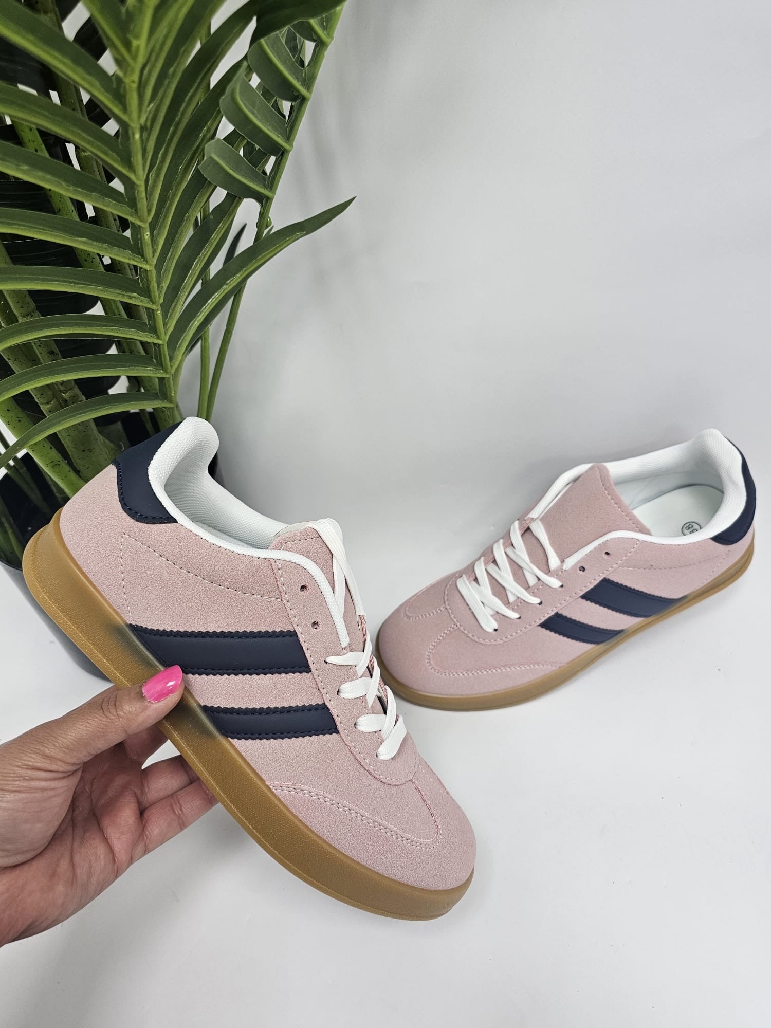 Zola smart casual trainer
