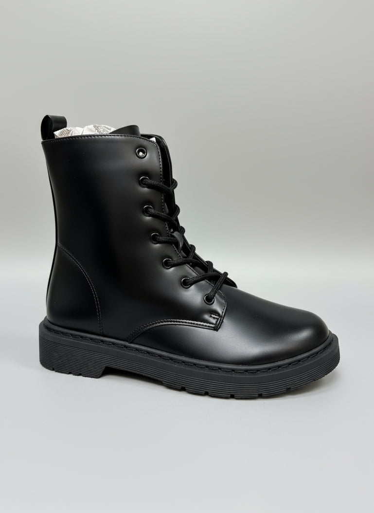 Military Style boots with inside zip